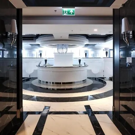 Hanza Tower Space & Pool & Sauna & Jacuzzi Appartement *
