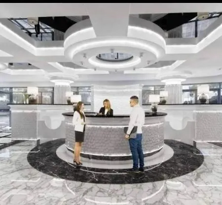 Hanza Tower Space & Pool & Sauna & Jacuzzi Daire